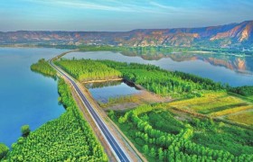 山环水绕 路畅景美